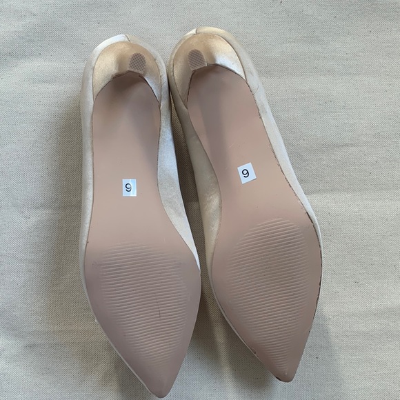 Champagne bridal kitten heels with pearls - Picture 5 of 7